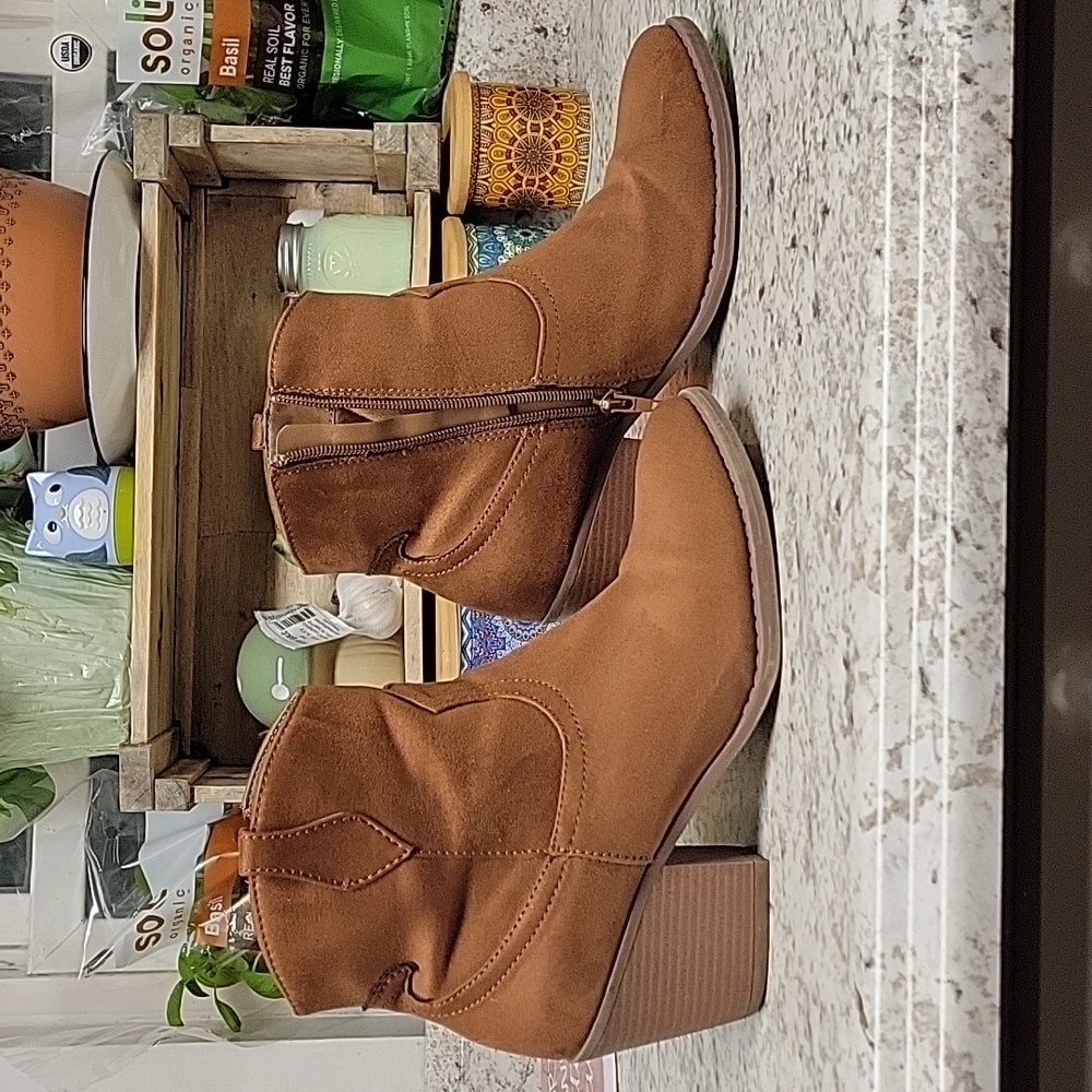 Cowgirl style ankle booties size 8.5